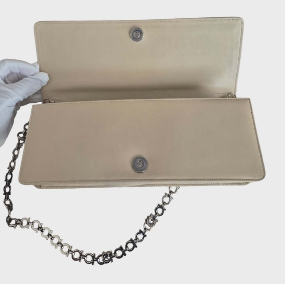 Salvatore Ferragamo Cream Leather Shoulder Bag - Picture 5 of 16